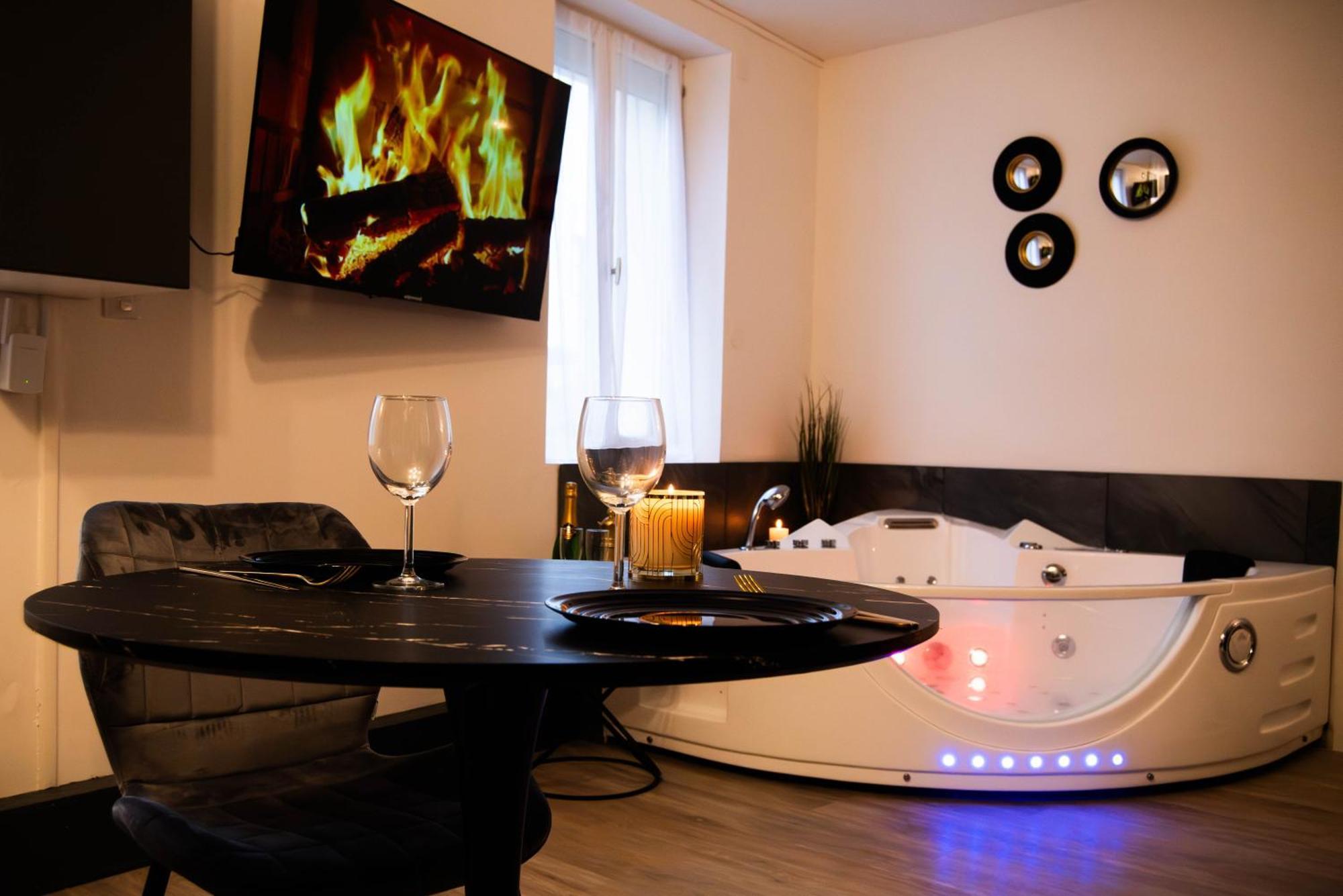 Suite Romantique Jacuzzi Мулин Екстериор снимка