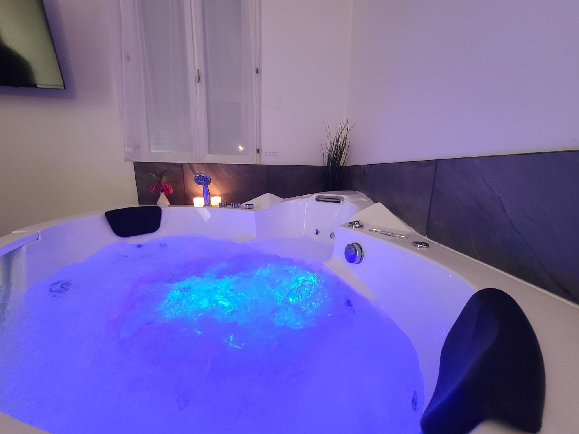 Suite Romantique Jacuzzi Мулин Екстериор снимка